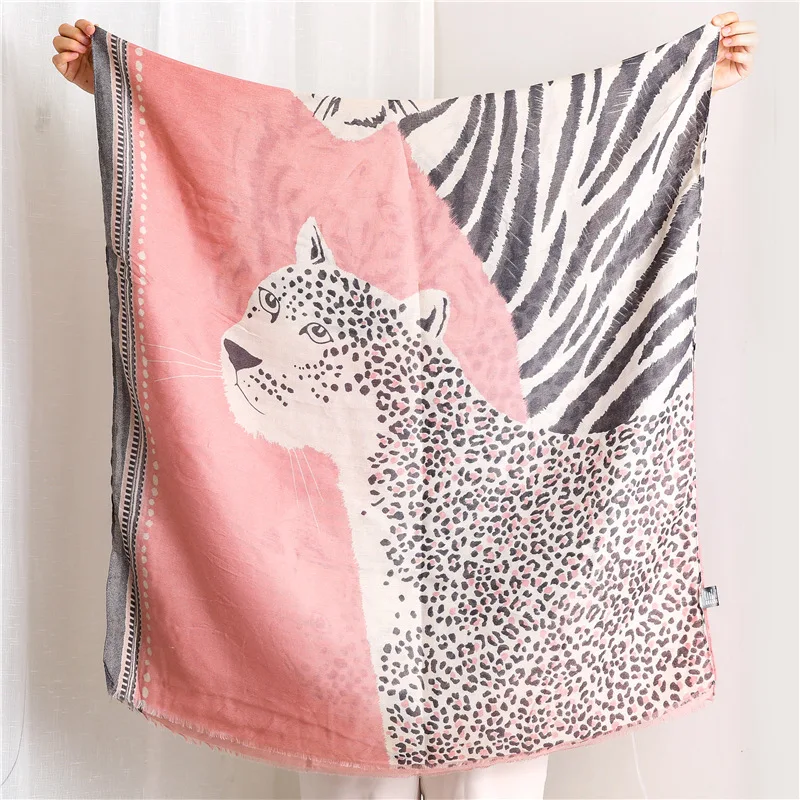 Wholesale 2020 new arrival women cotton animal scarf shawl fashion realistic tiger leopard printed scarfs latest