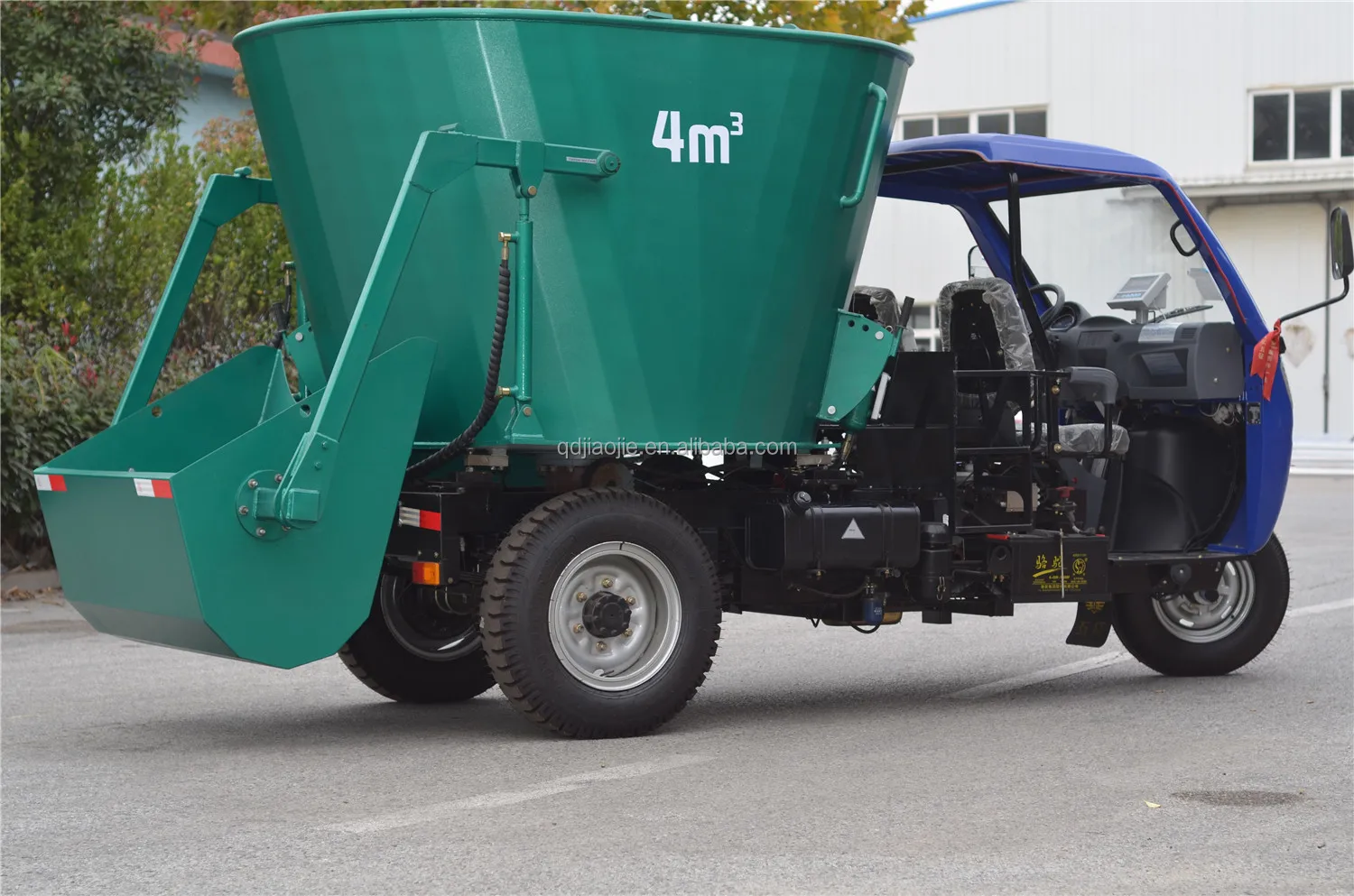 Vertical Livestock Feed Mixer TMR With Cutting Blade