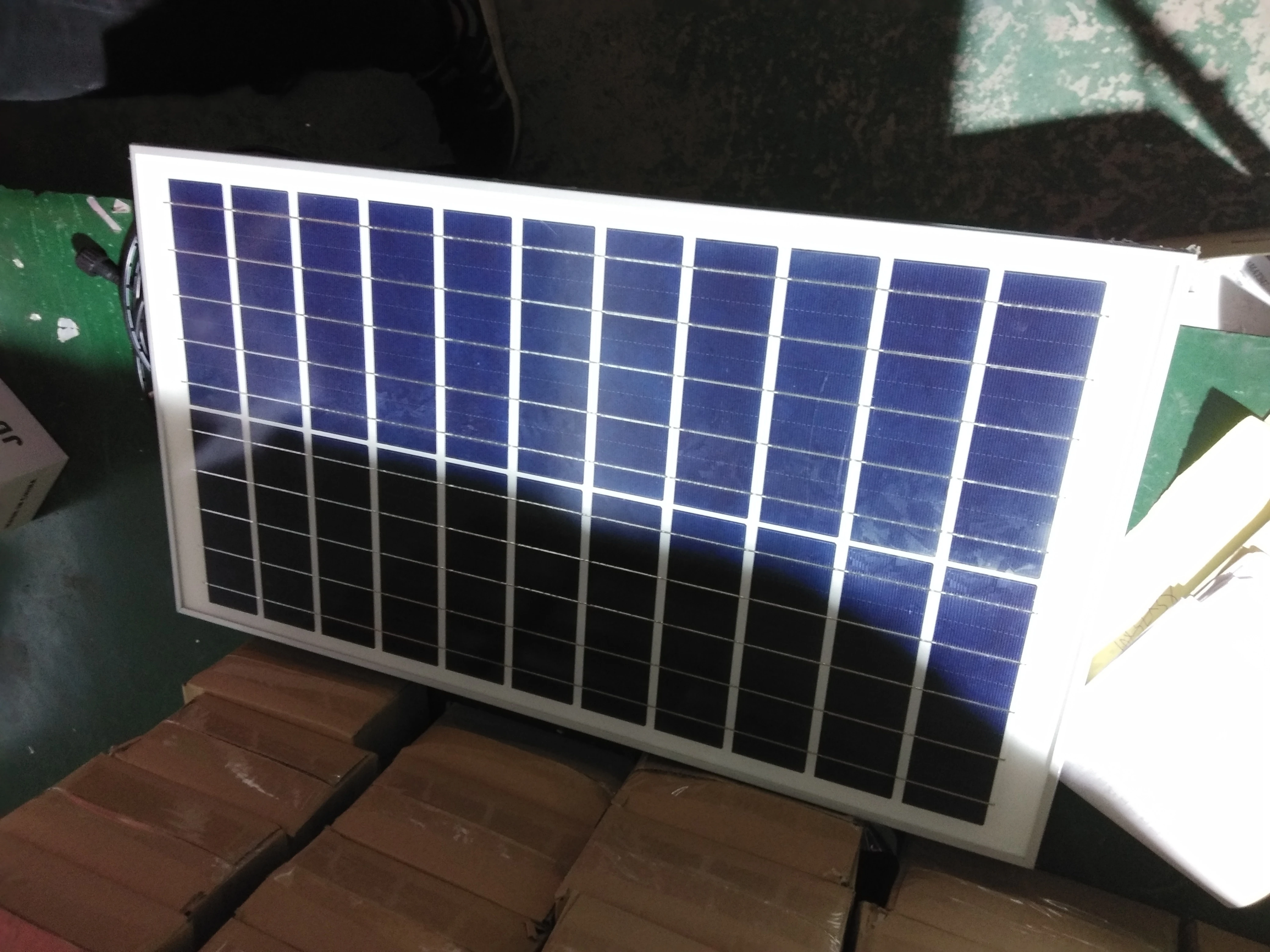 Remote Control Reflector Solar Flood Lights with Battery Charge Indicator, High Lumens 200W Solar Light Reflector