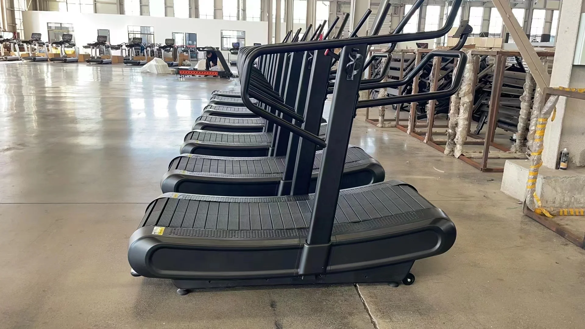 Wholesale Curved Running Machine Air Runner Steel Mechanical Unisex Treadmill Machine Commercial Accept Customized Logo 180kg
