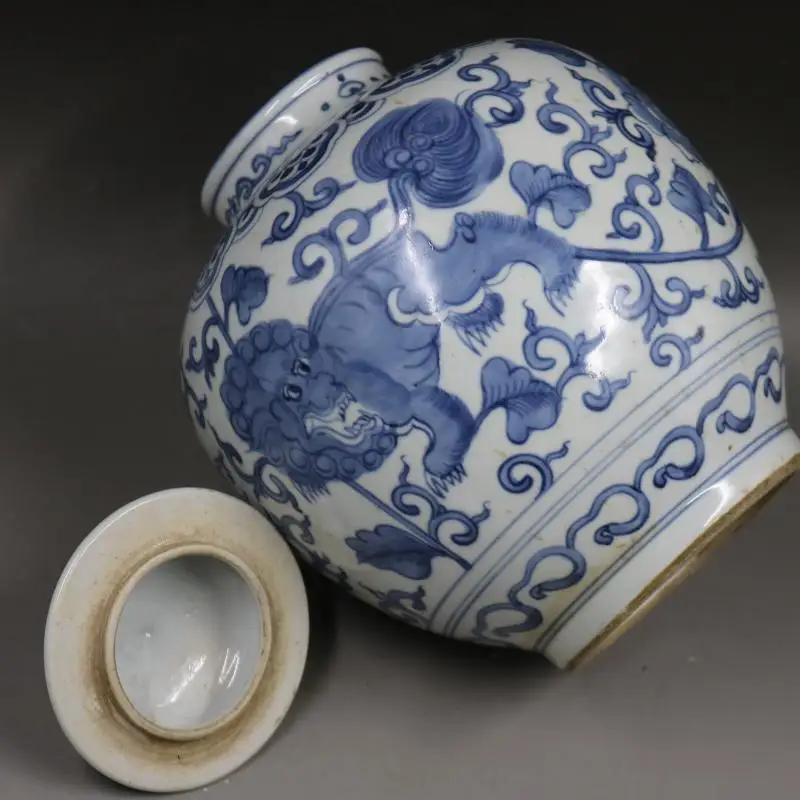 Hand painted chinese antique blue and white lion pattern porcelain home decoration ceramic ginger jar