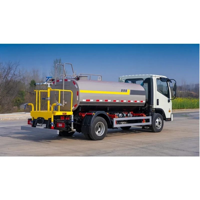 Light duty sprinkler truck fully automatic robot welding integrated tank body Foton 5 m ³ sprinkler truck