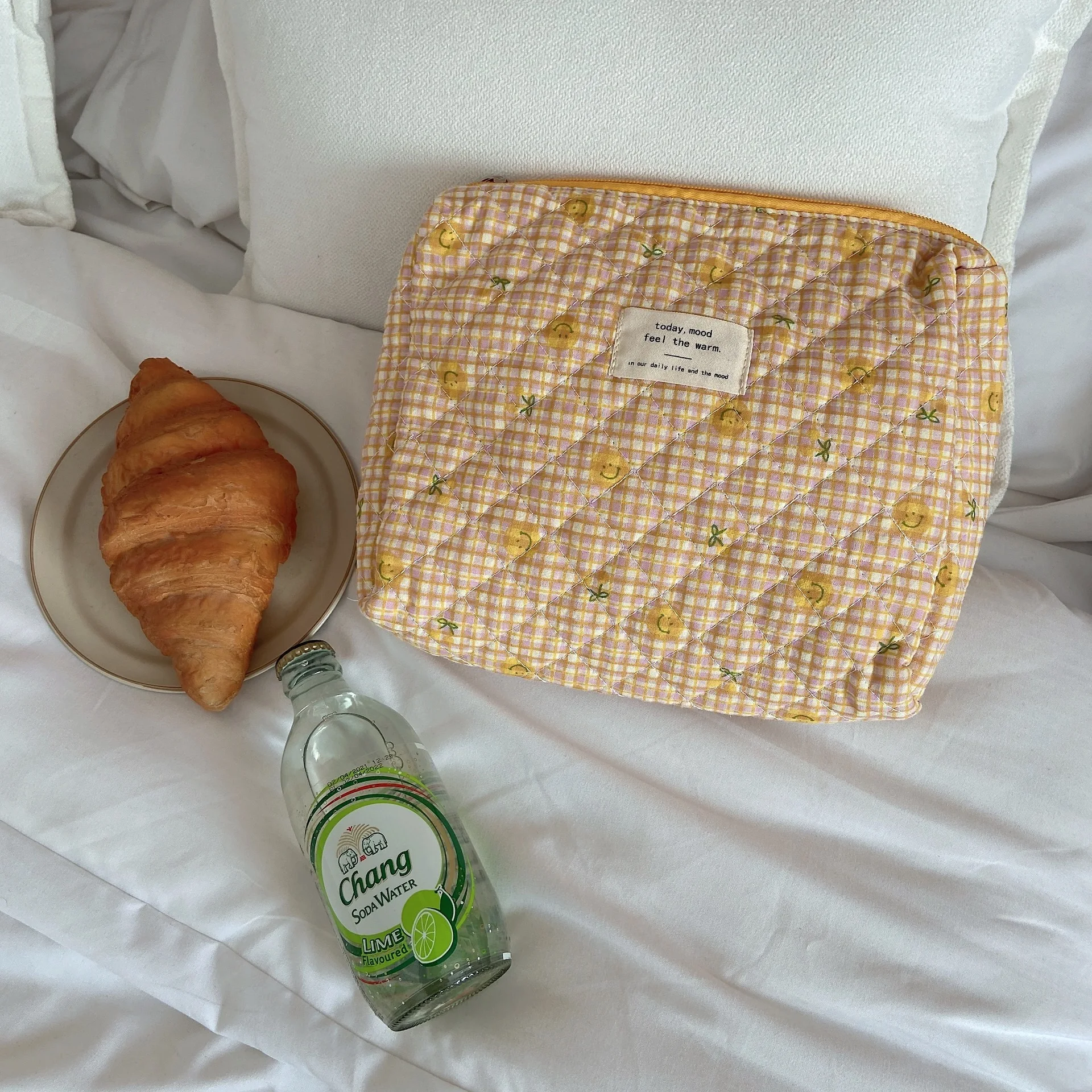 Custom Quilted Cotton Cosmetic Bag  Colorful Seamless Flower Pattern Large Capacity Travel Makeup Bag