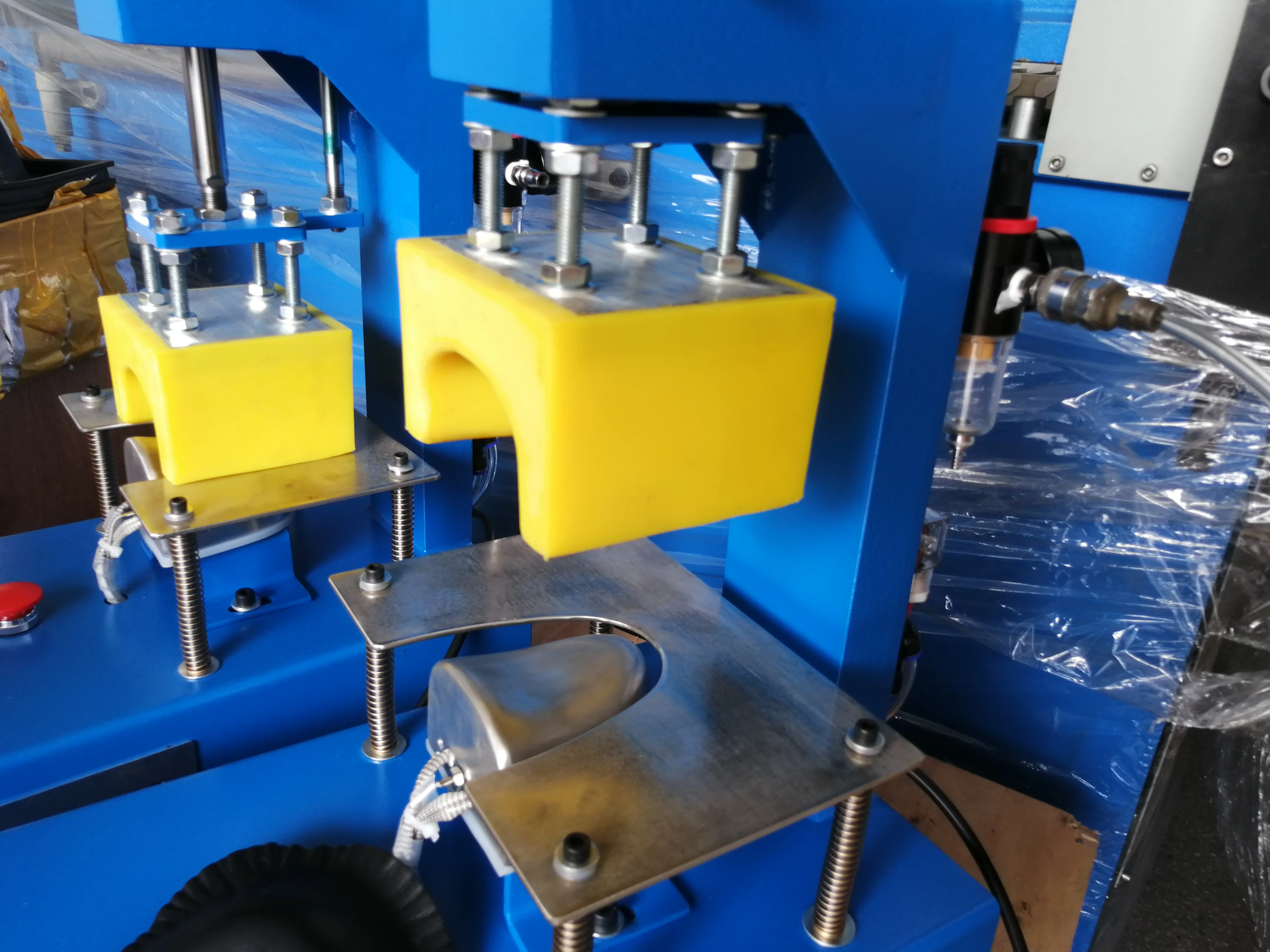 Table Type  Pneumatic Single-head Hot Toe  Seting Machine Shoe low cost making machine