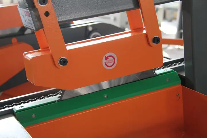 China manufacture woodworking cross cut saw machine wood pallet cut off end saw machine