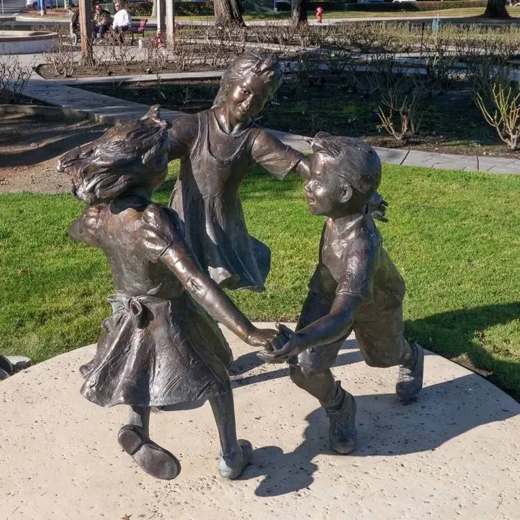 Metal Sculpture Manufacturer Outdoor Garden Decoration Life Size Bronze Children Dancing in Circle Bronze Statue