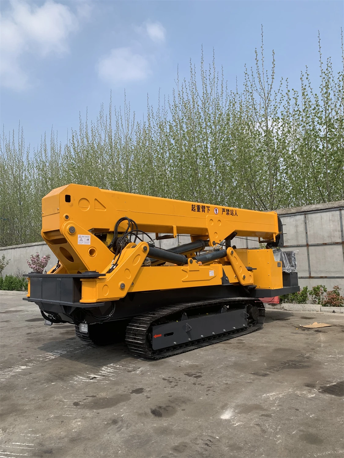 China Supply New 12 Ton Spider Knuckle Crane Crawler Lifter with Engine Gear Core Components Construction Manufacturing Plant