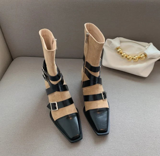 The new Fall/winter 2022 chunky heel boot girl with thigh-high belt buckle and cross-strap rider boot girl