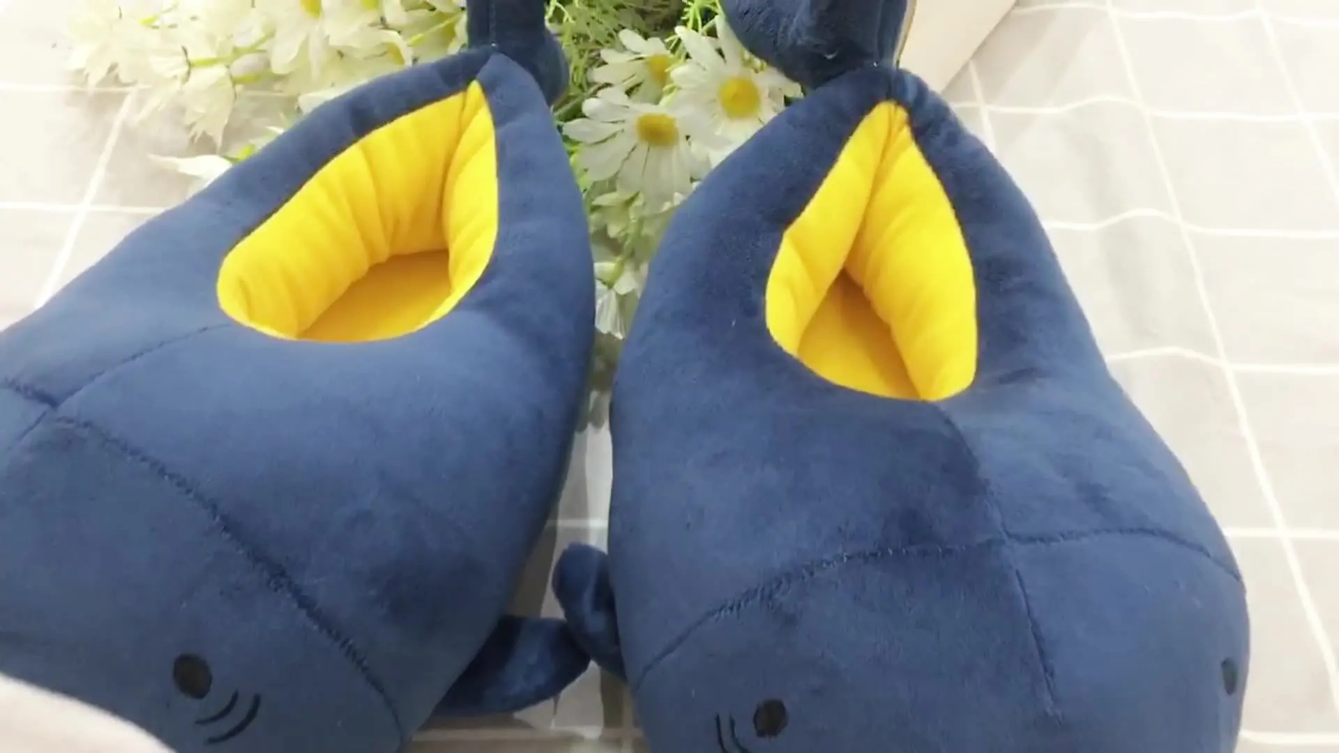 2023 Dropshipping US Size 5 -12 Anti-Slip Lightweight Summer Adult Beach EVA Shark Slides Slippers Unisex