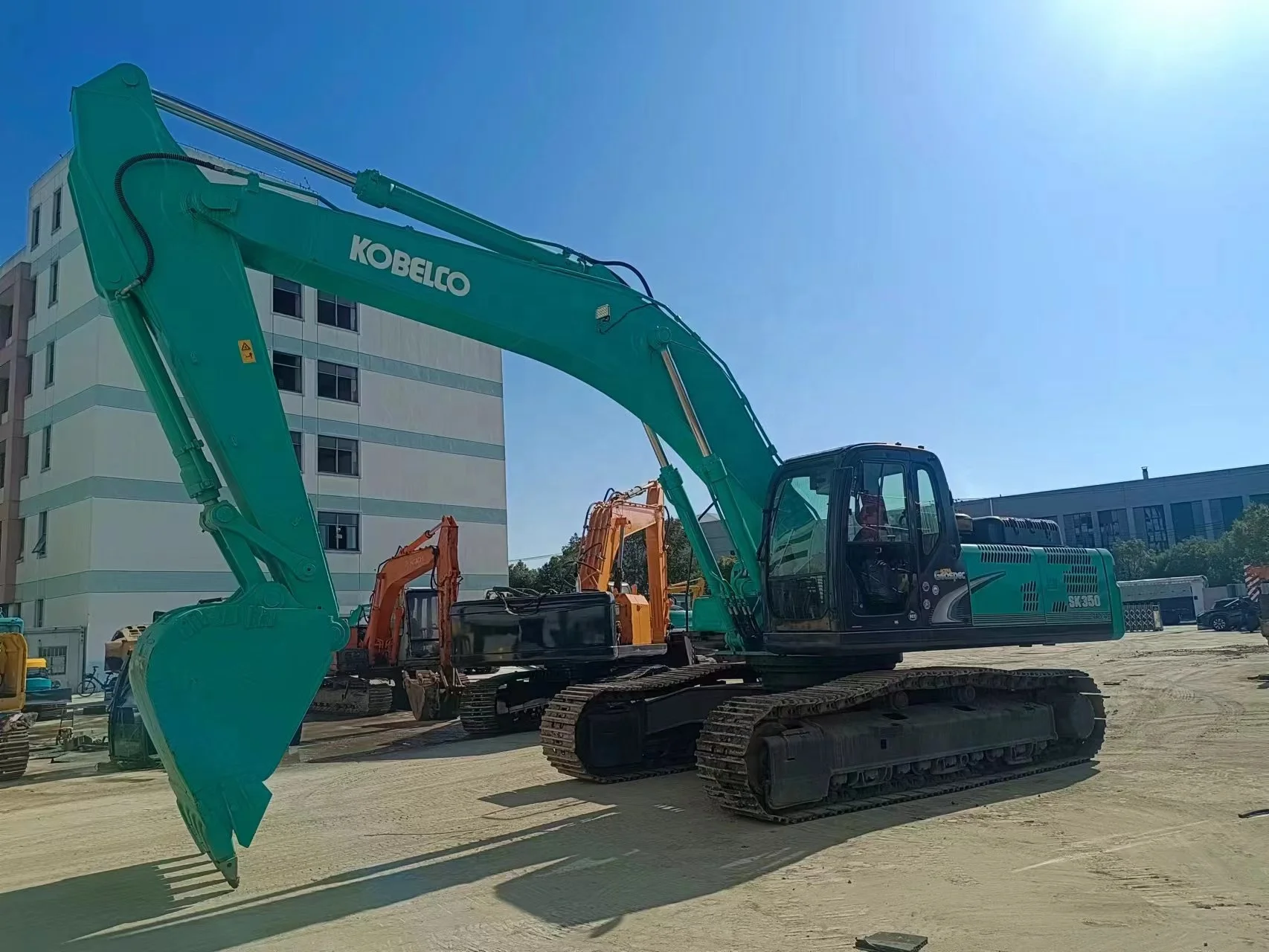 low working hours used kobelco excavator SK200 SK210 SK135 SK220 SK350 SK260 SK300 for sale