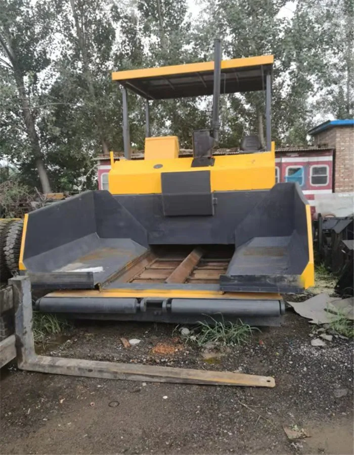 
USED CONDITION ABG TITAN 273-2 ASPHALT PAVER/PITCH PAVER ABG BRAND FOR SALE 