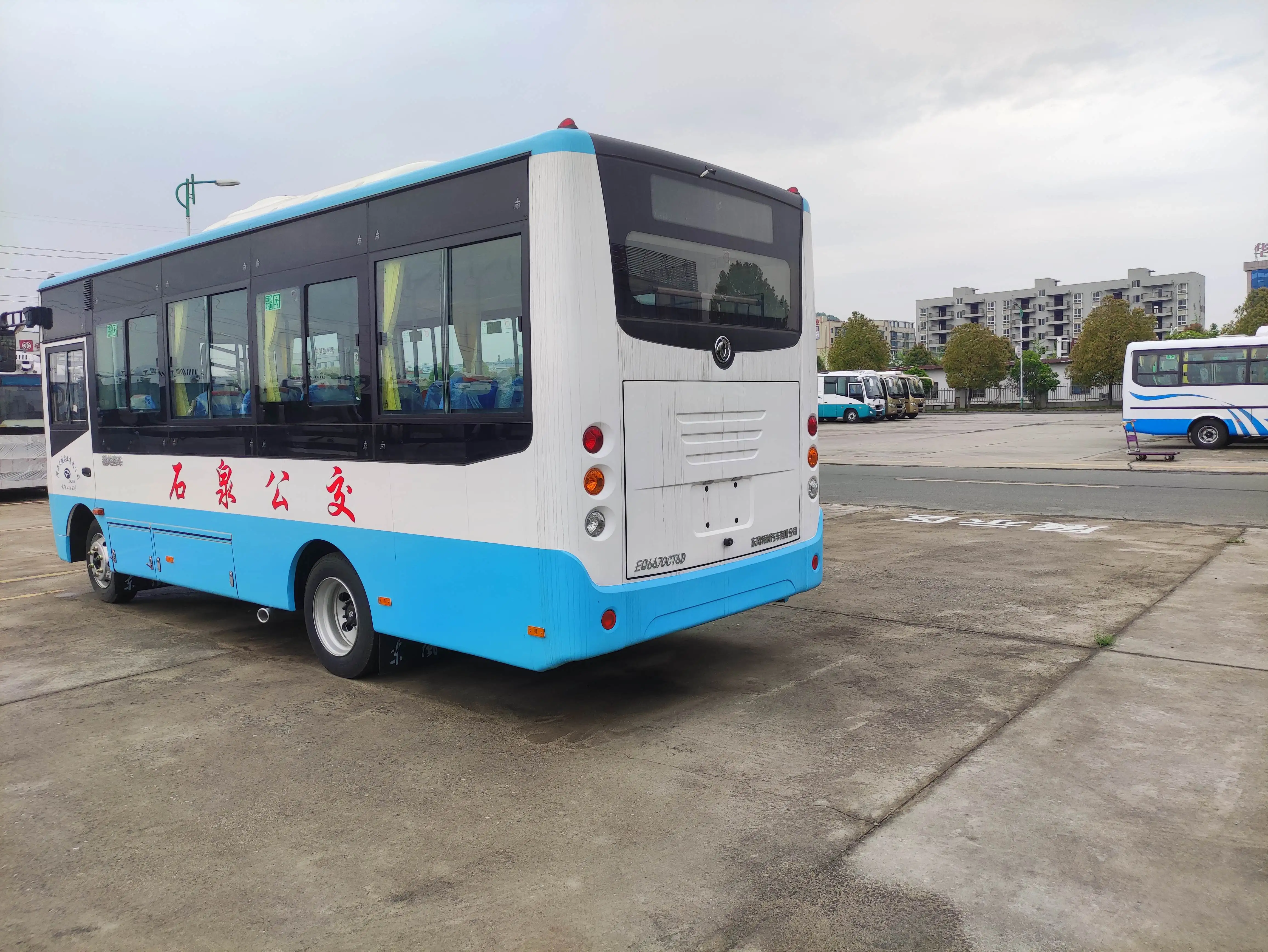 Большая распродажа Прямая продажа с завода Dongfeng прочный передний двигатель 10-23 места дизельный мини-городской автобус