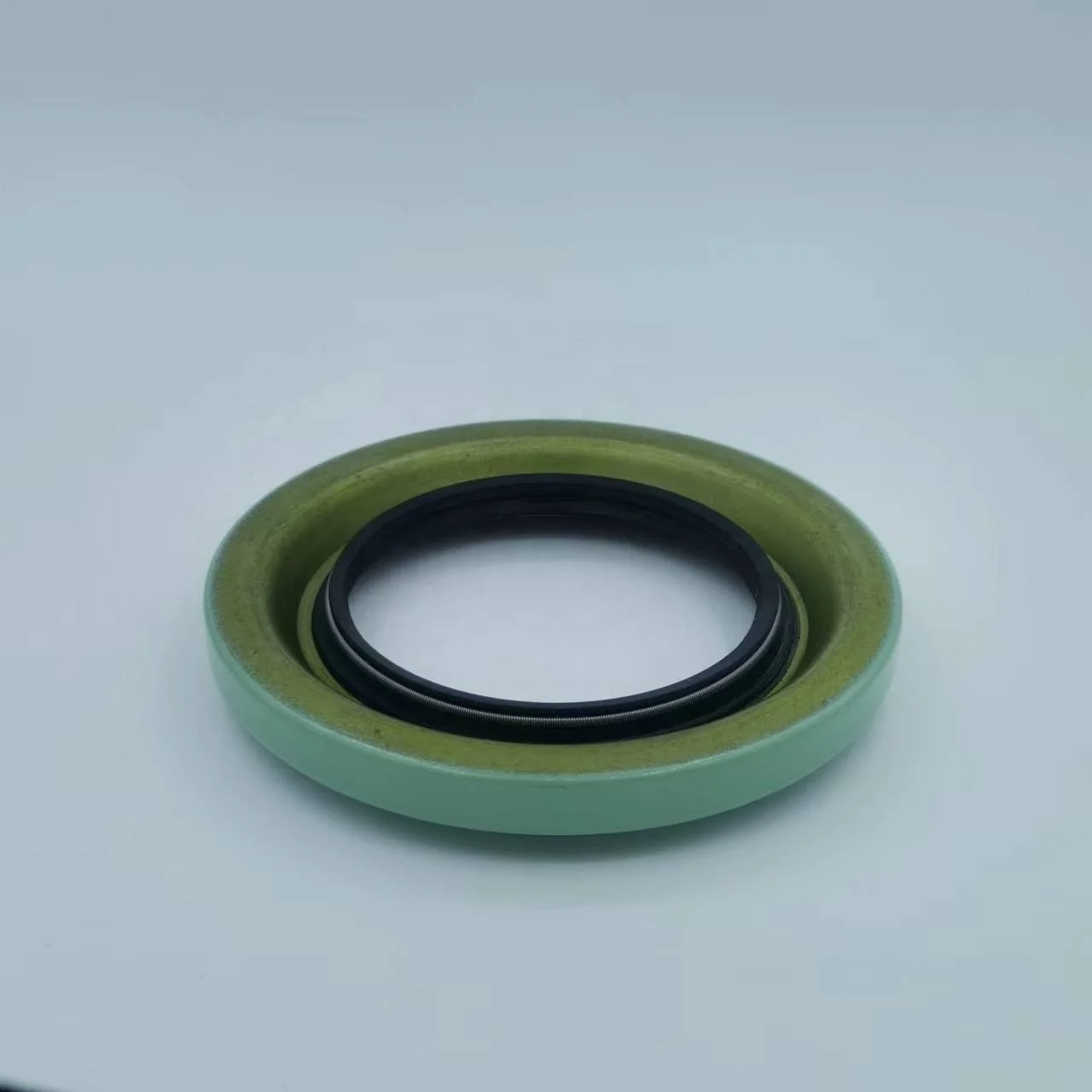 Professional custom truck wheel hub oil seal  1089552  1587792  for Volvo