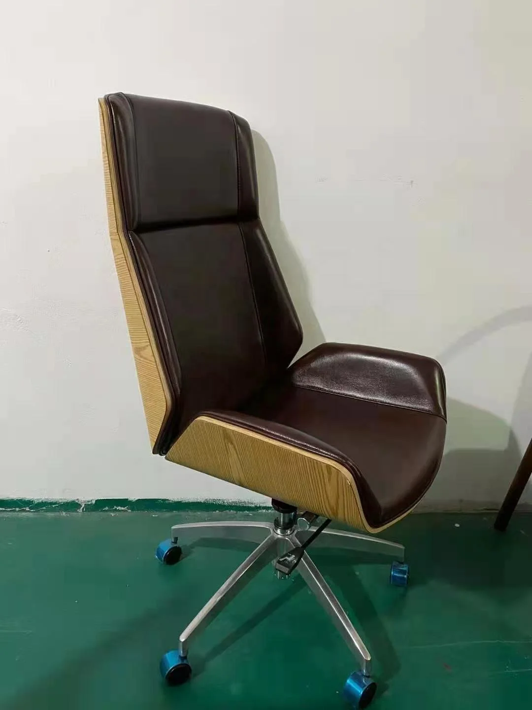 2021 modern minimalist boss meeting chair hot selling office chairs