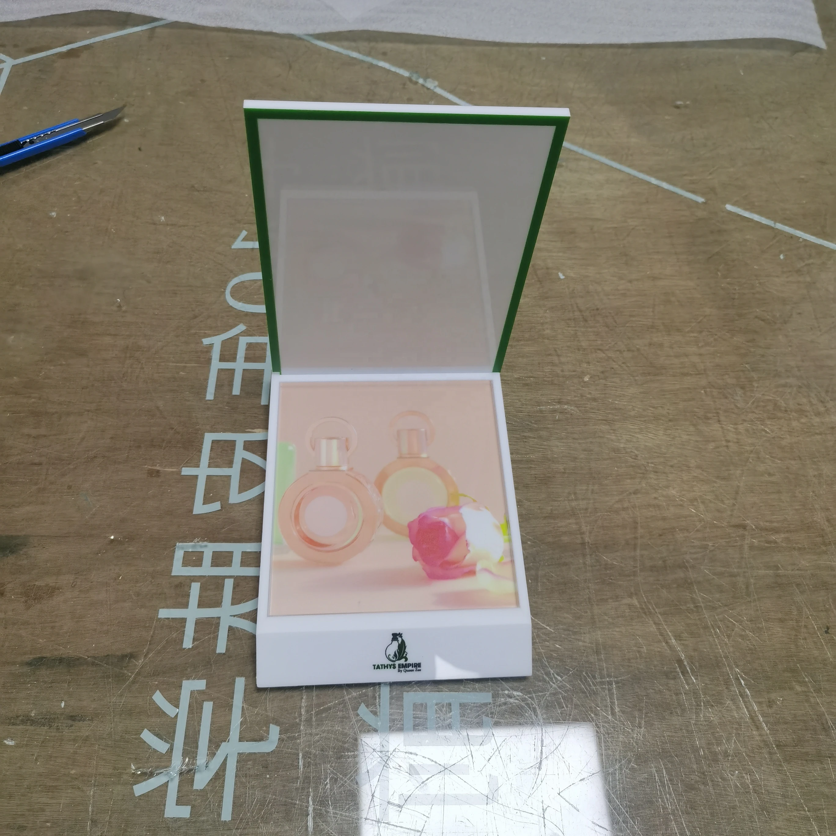 Manufacturer Custom Countertop Acrylic Perfume Bottle Display, Acrylic Plastic Makeup Display Stands