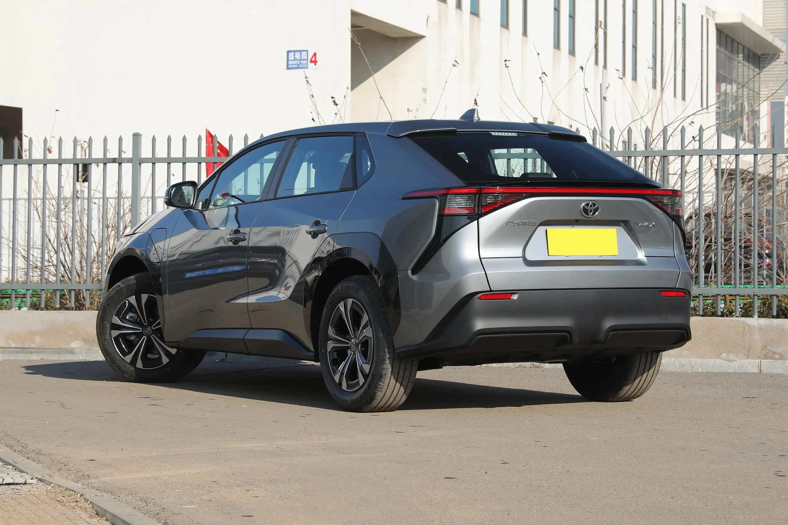Wholesale 2025 New BZ4X Pure Electric AUTO Car Cheap Toyotas High-Speed EV 4X from Factory Max Speed 180km/h Factory cost