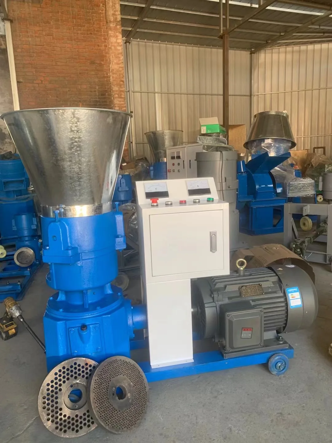 Feed Tray Pelletizer Animal Pellet Mill Household Poultry Feed Pelletizer Small Pellet Maker for Livestock Feed
