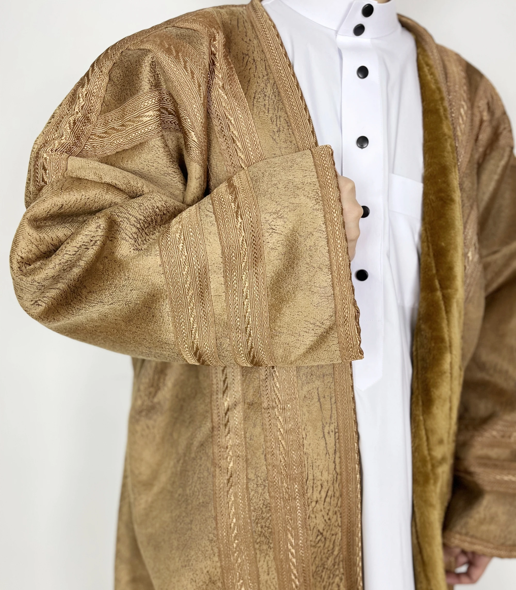 Wholesale Oem New Arrival Custom Islamic Saudi Arabian Winter Thick Warm Chamois Leather Cloak Kuwait Bisht For Men