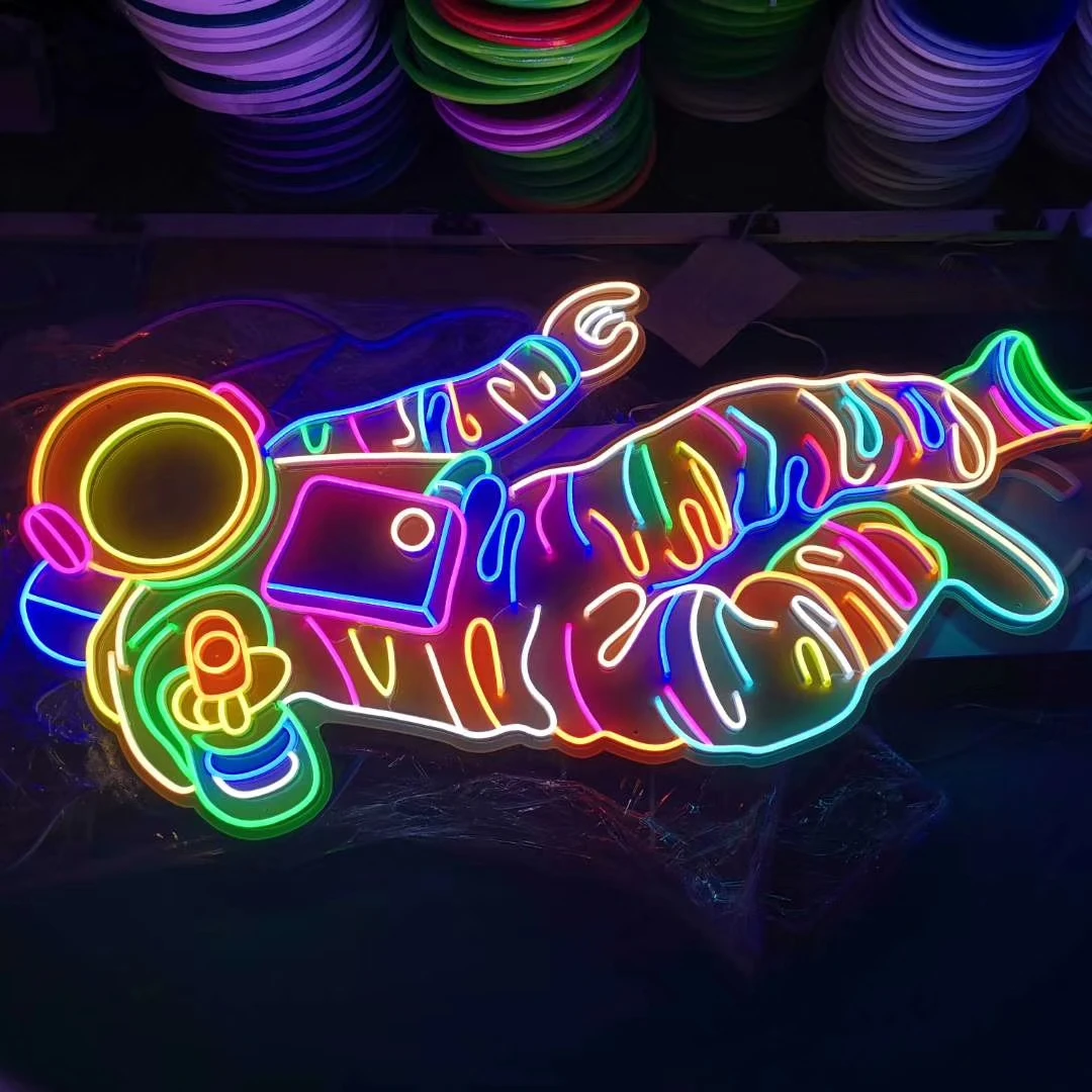 Japanese Bedrooms Luminous Wall Logos Signboard Of Light Neon Lightning Neon Sign Astronaut