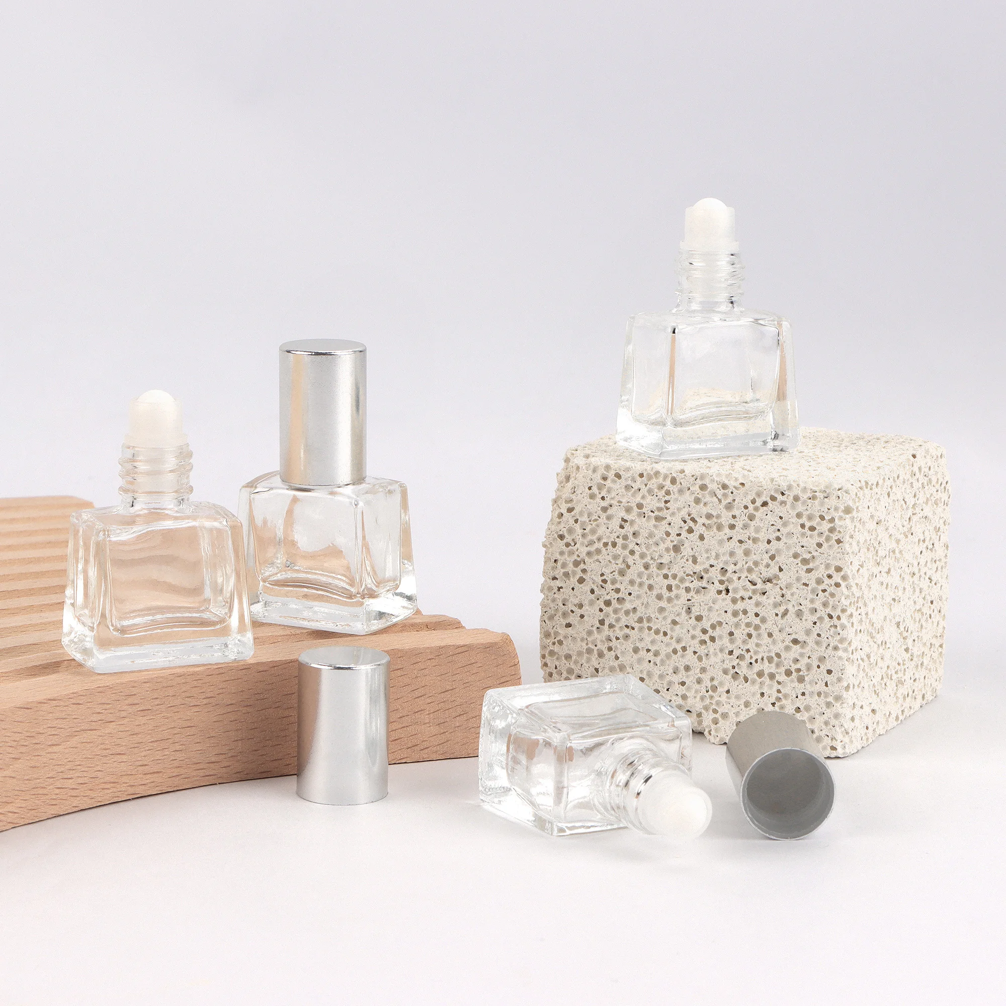 Free Sample Perfume Bottle Manufacture Frosted Mini Glass Roll on Bottles 10 Ml