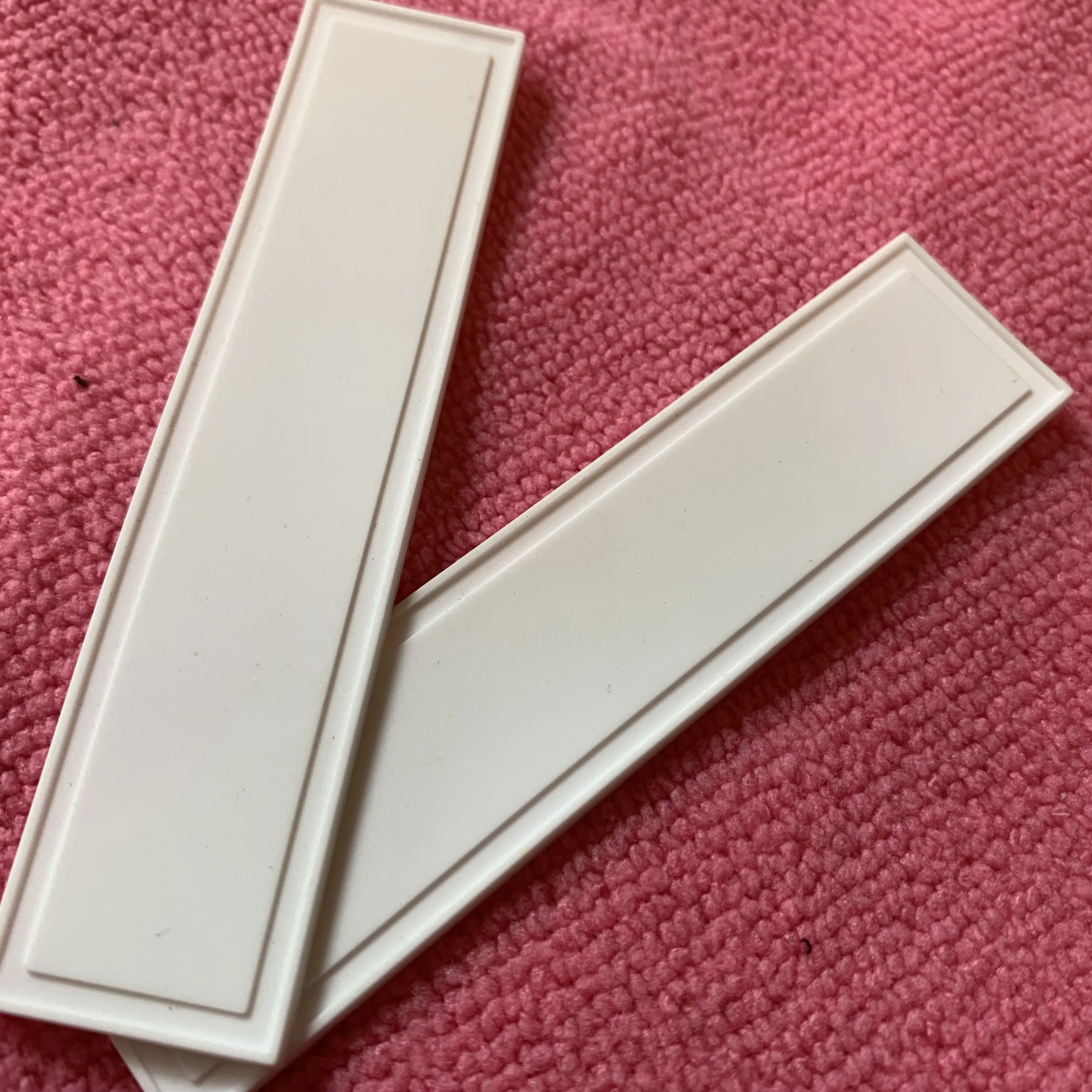 blank logo white color sewing PVC rubber label,plain design no logo silicone rubber label