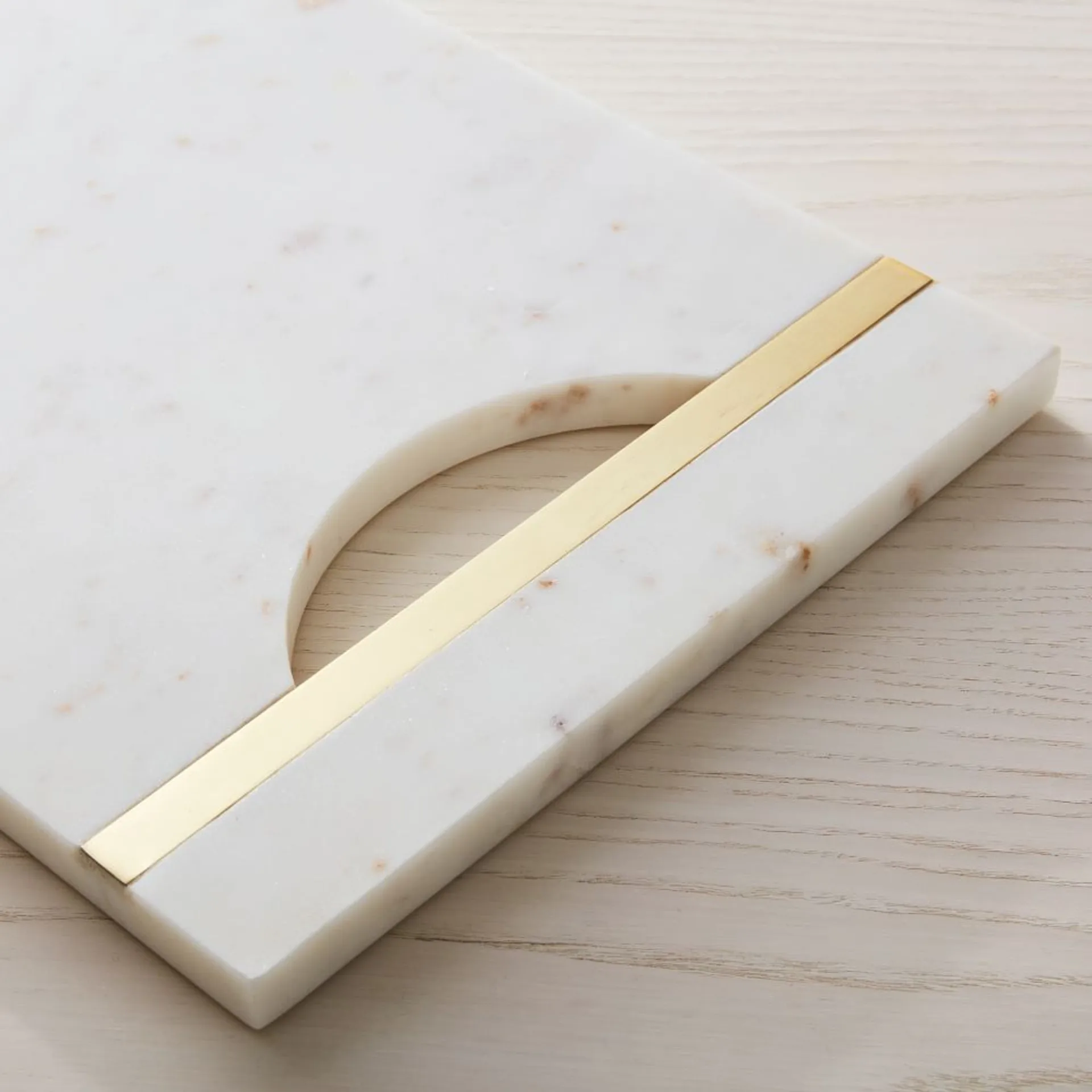 Top Quality Charcuterie Cheese Serving Platter Natural White Round Marble Brass Cheese Boards For Hotel Restaurant