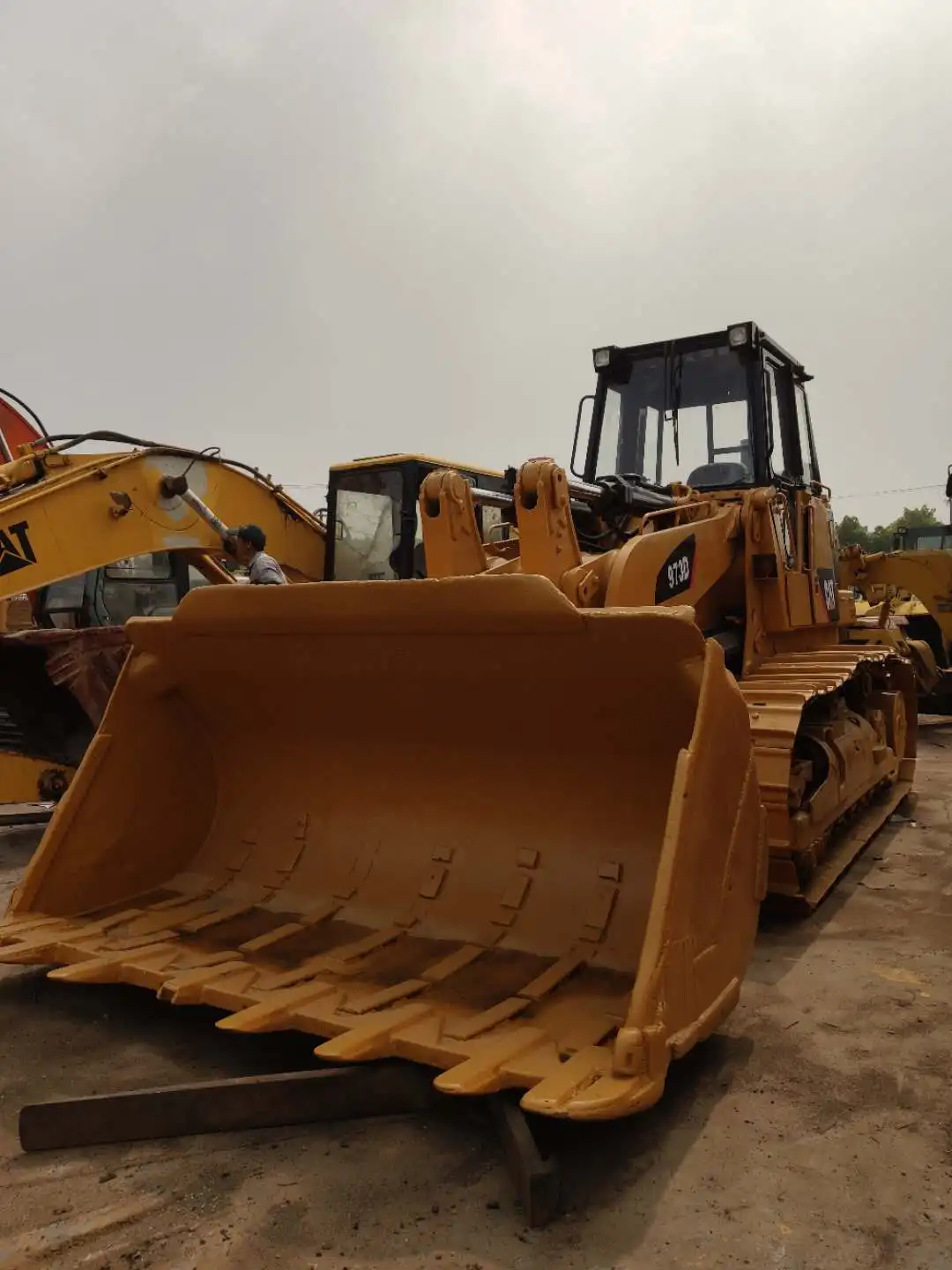 Б/у строительная техника колесный погрузчик cat 973d по