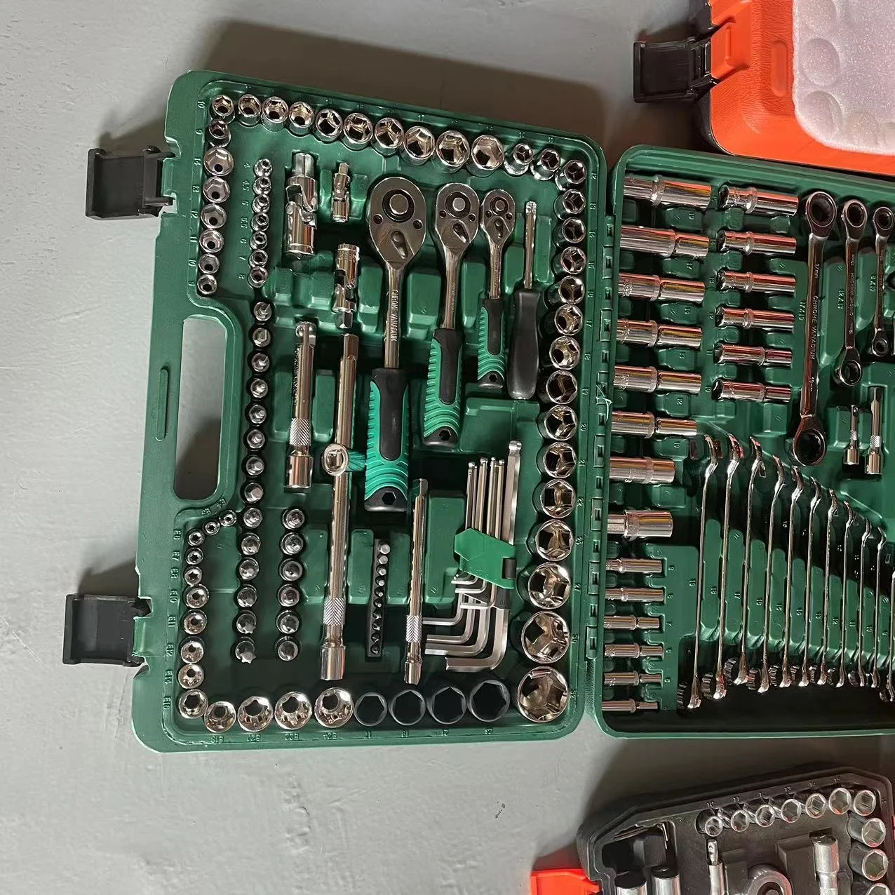 High end brand new repair wrench kit toolbox 151 pcs ratchet and socket kit