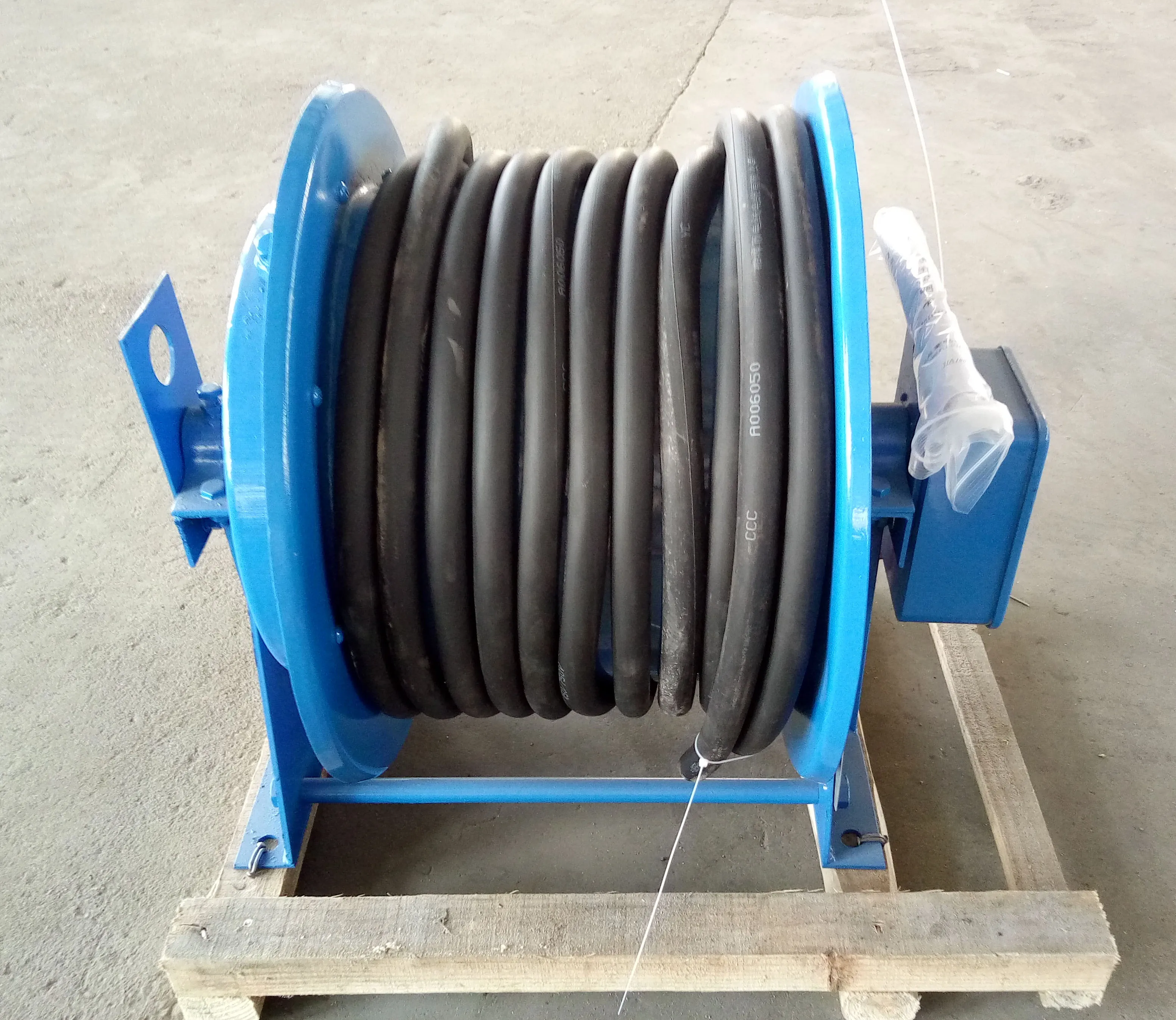 Small Spring Retractable Cable Reel for Moving Equipment