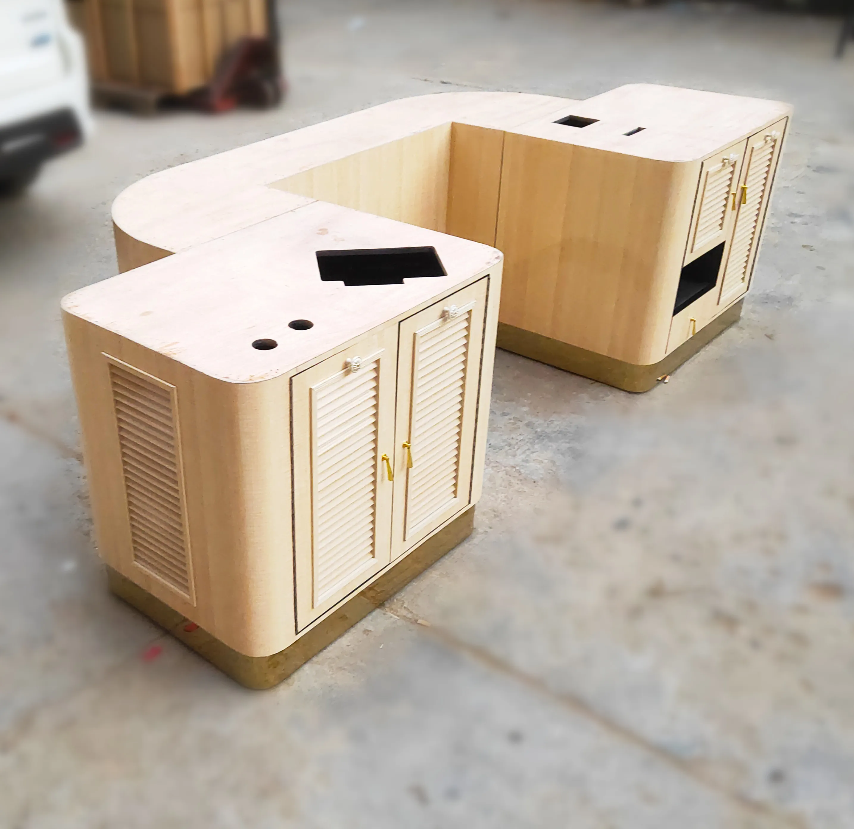 Luxury 8 Player Casino Games Table Custom Design Baccarat Poker Table with Casino Quality