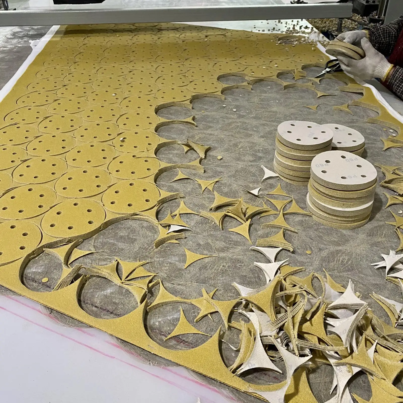 Hook And Loop Aluminum Oxide Sand Paper Disc Polishing Flap Sanding Disc For Car Wheel Wood Cupboard