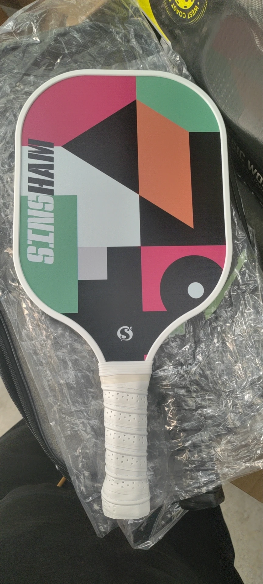 Лопатка Pickleball с лицевой стороной из углеродного волокна для лучшего контроля и вращения сотовая полимерная корейско-динамическая форма