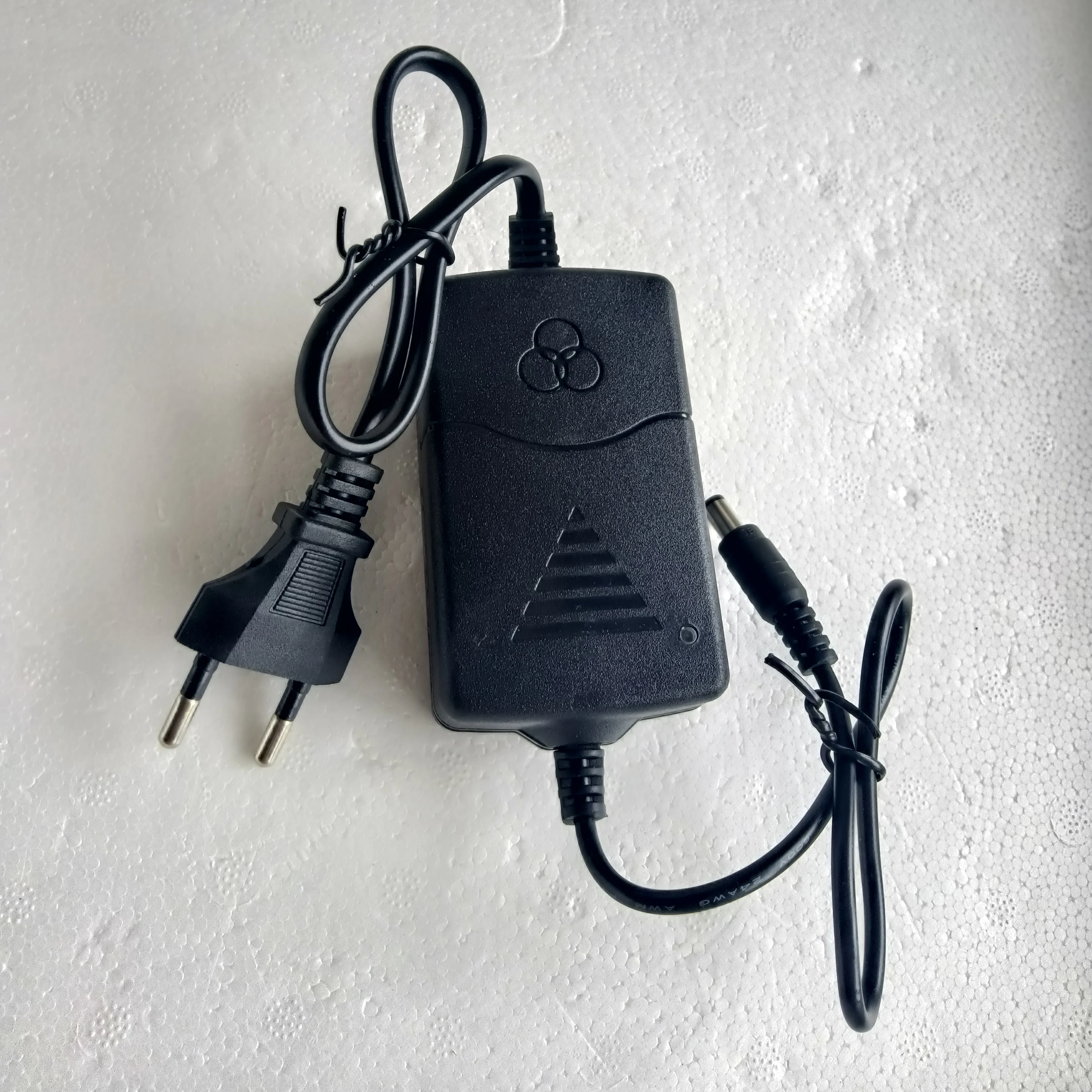 Double wire EU/US/UK/AU Plug Adapter AC 100-240V To DC 12V 2A 2000mA Power Supply 5.5mm x 2.1-2.5mm For CCTV