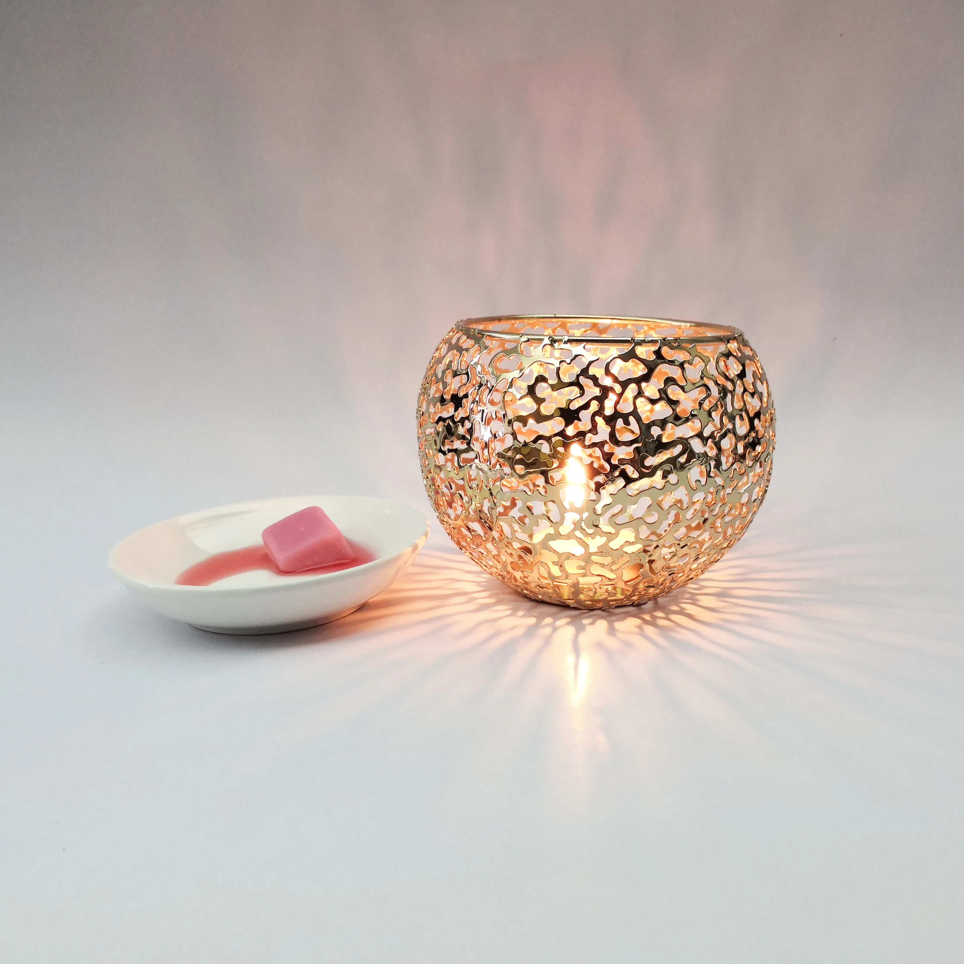 Gold Round Metal Delicate Romantic Ceramic Tealight Candle Holder Oil Burner Wax Warmer for Wedding Event Home Office Decor