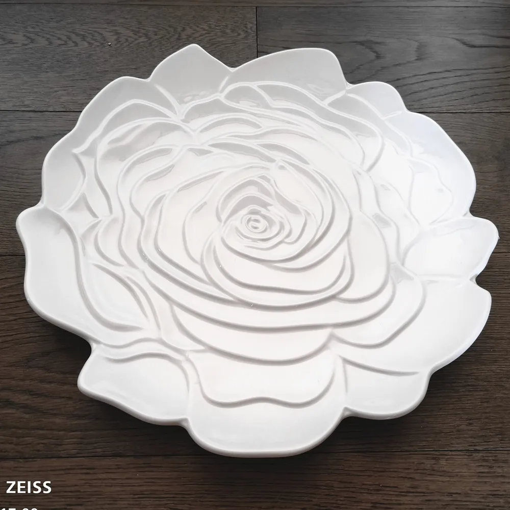 Wholesale New design white rose flower shape ceramic wedding charger plate