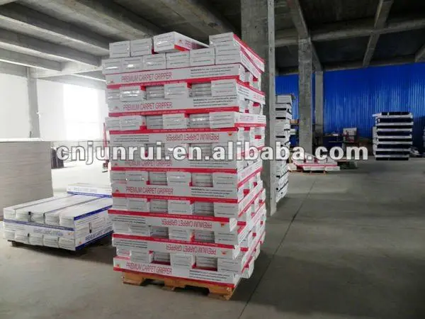 Rremium carpet clip wooden Carpet Gripper Tack Strip Smooth edge Carpet Accessory with concrete nails