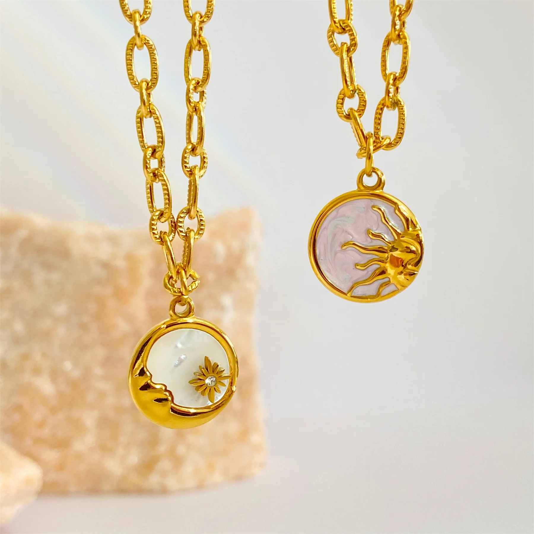 Dina Wholesale Fine Jewelry Women Vintage Natural Shell Sun Star Pendant Necklace 18K Gold Plated Stainless Steel Jewelry