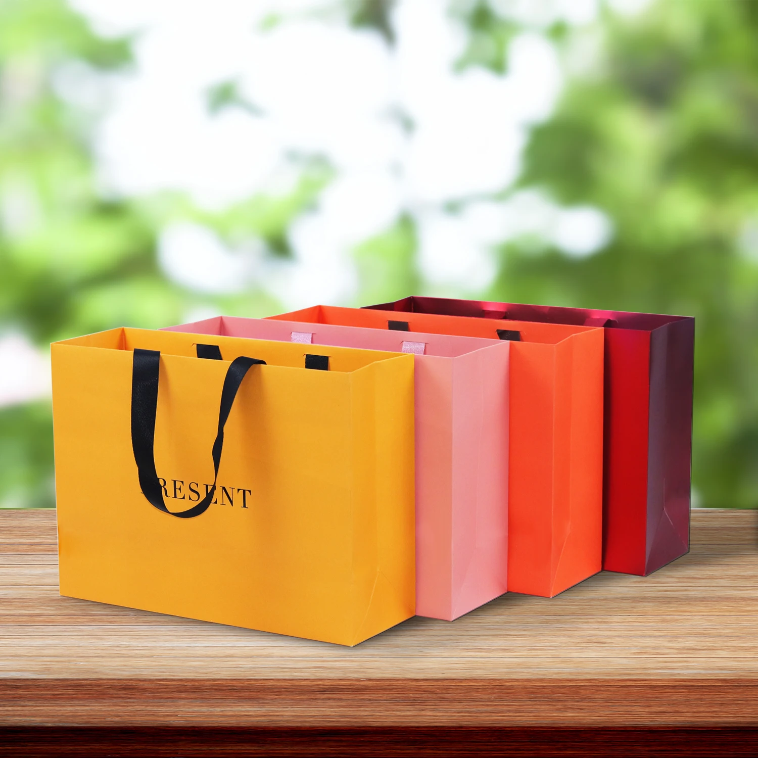 Wholesale Custom Printed Logo Luxury White Paper Bag Retail Boutique Shopping Gift Paper Bags With Your Own Logo