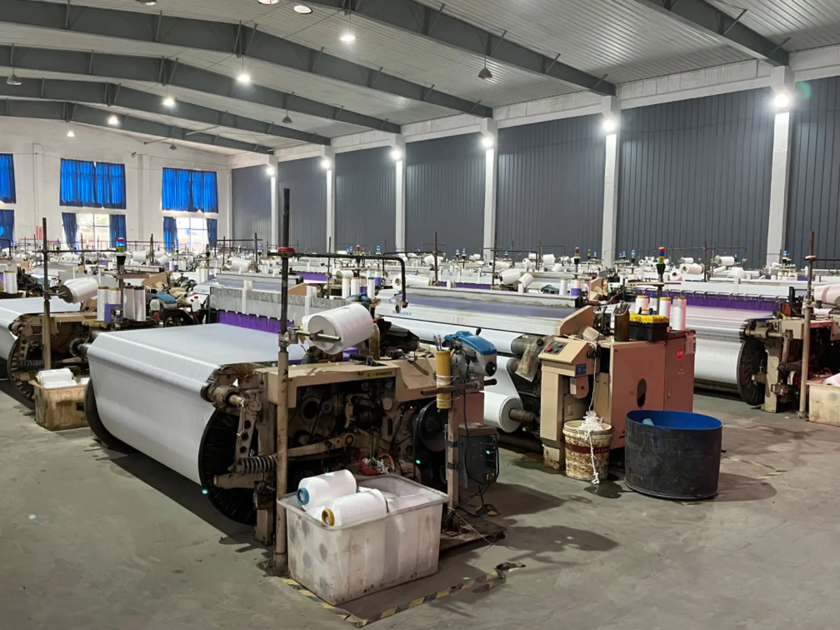 The factory delivers 100% polyester minimatt fabric directly