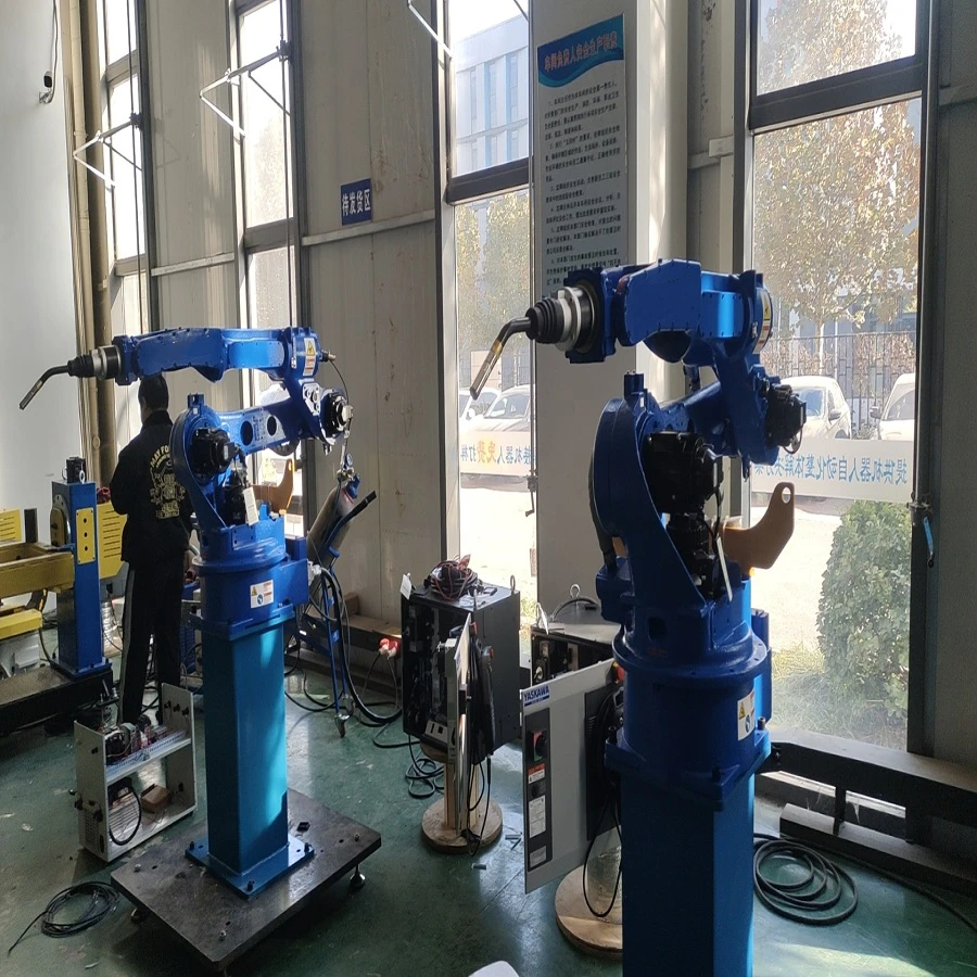 Гибкая и недорогая рука робота YASKAWA со сварочным аппаратом RD500S сварочной горелкой Mig для мощного дуговой сварки