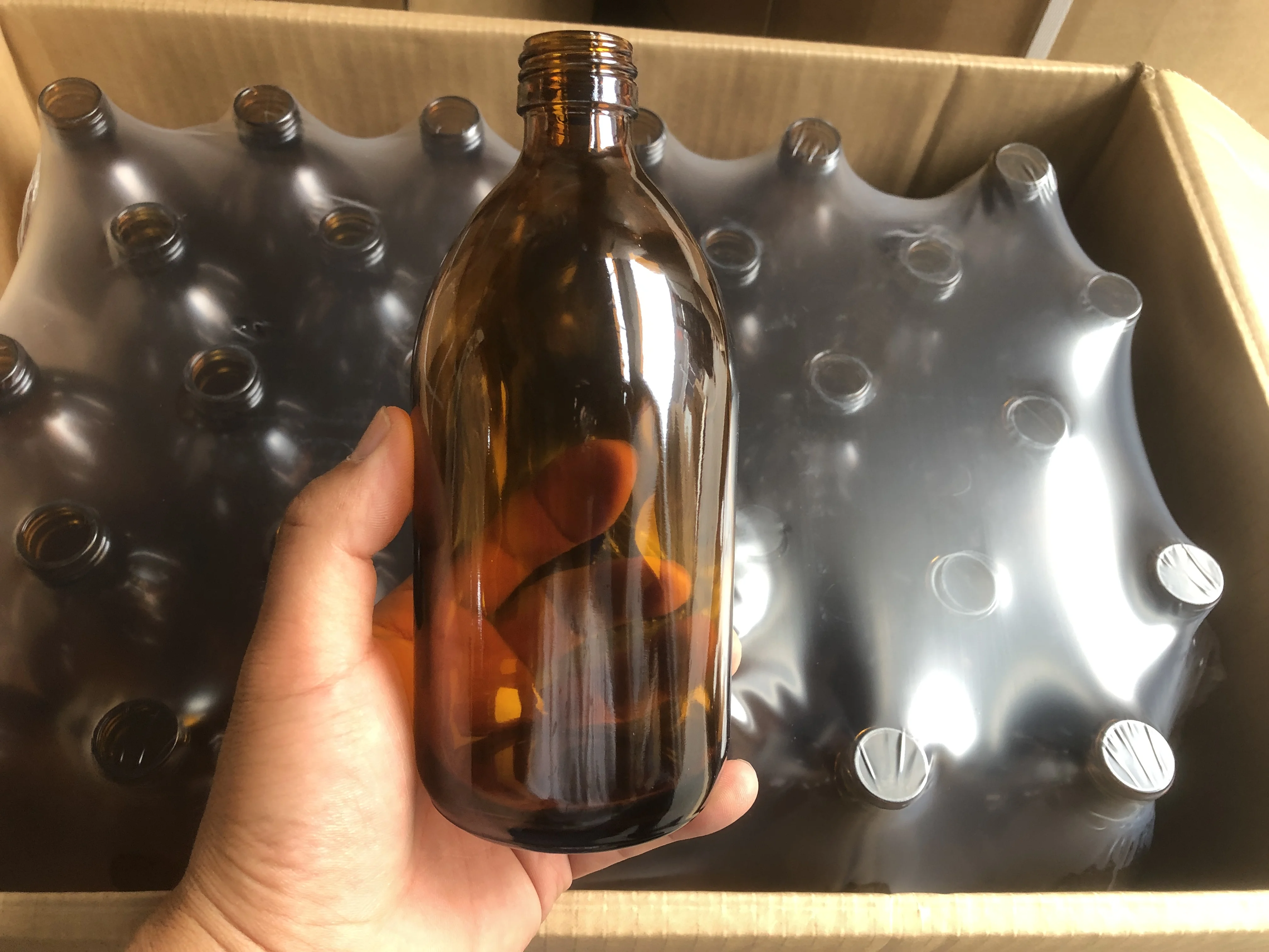 in stock 100ml 200ml 375ml 500ml 750ml 1000ml clear frosted wholesale vodka whiskey glass bottles with cork stopper