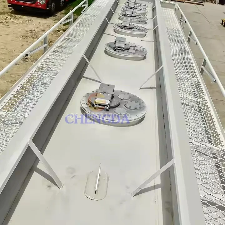 China New Used 6*4 Diesel Sinotruk Howo NX Hohan 20000L Liters 20 25 M3 CBM Capacity Oil Tanker Trucks Fuel Tank Truck Price