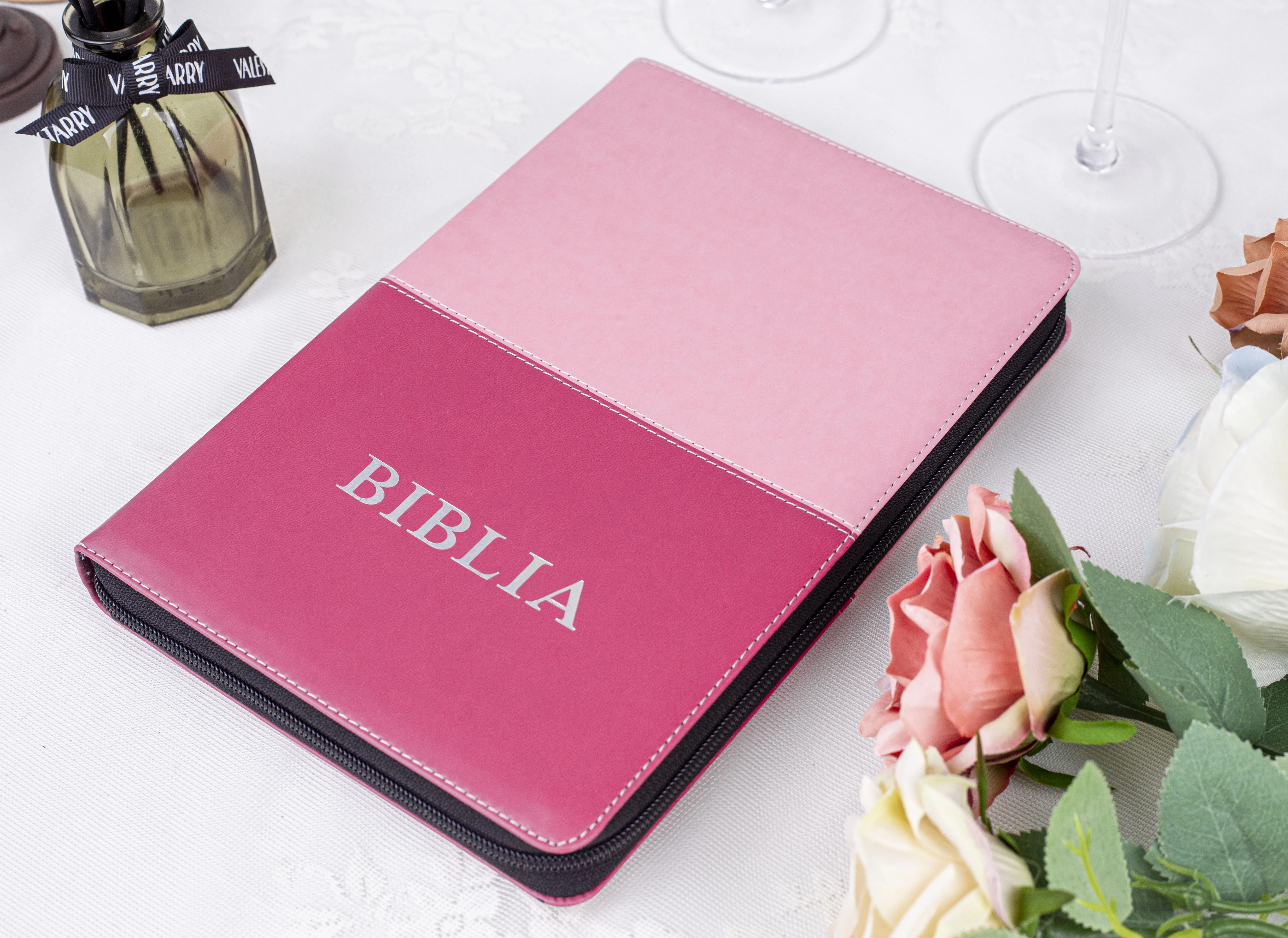 Printing House Factory Wholesale Price Custom Book Premium Faux Top Grain Leather English Spanish Holy Bible