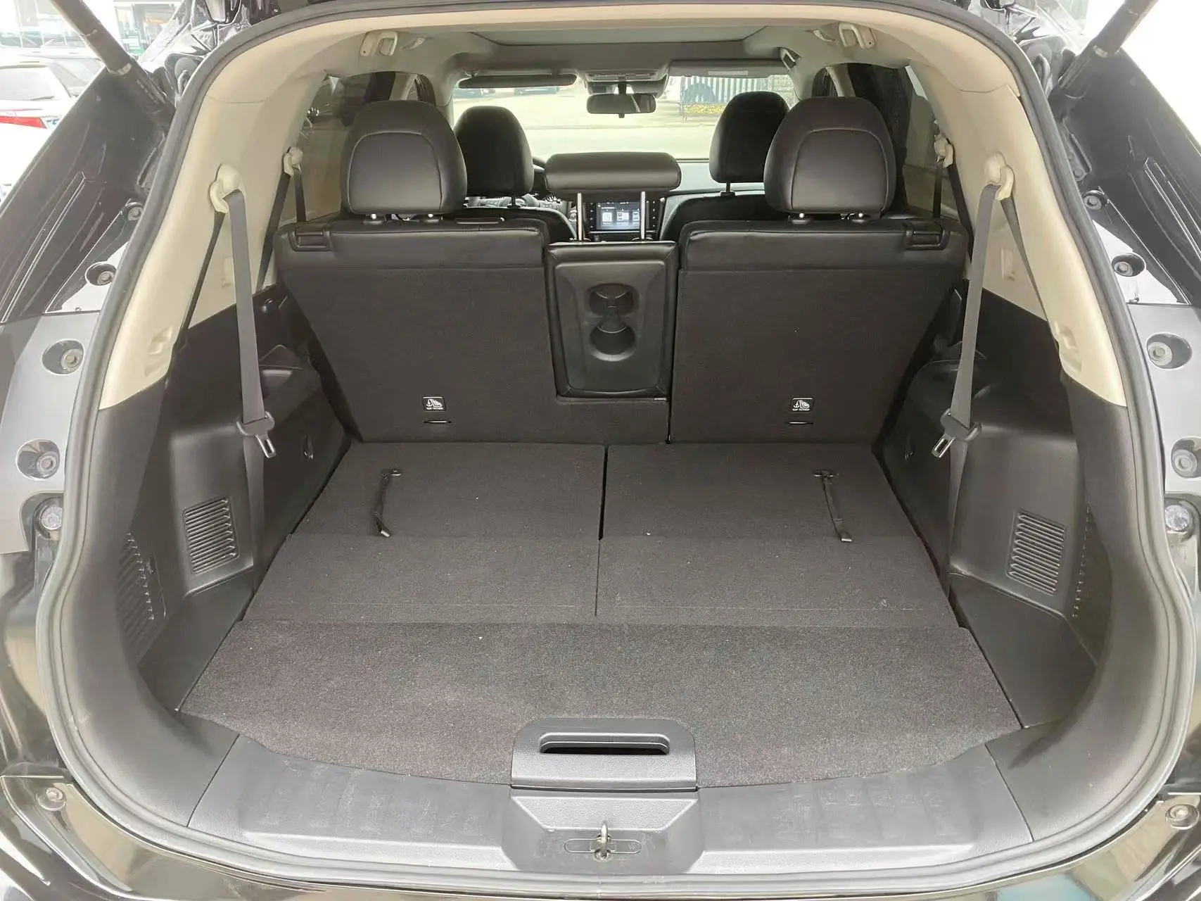 Best-Selling Nissan Qijun Comfortable 7-Seater Gasoline Car Automatic Transmission Turbo Engine Left Steering Panoramic Sunroof