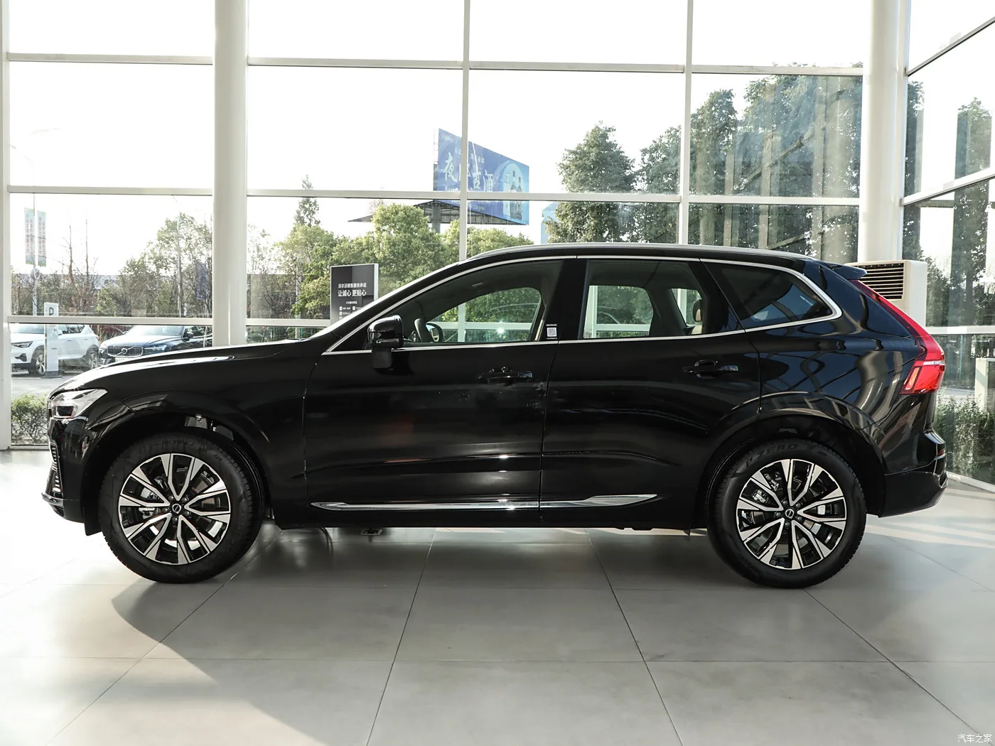 V-olvo XC60 Combines Bold Innovation with Unmatched Craftsmanship and Comfort