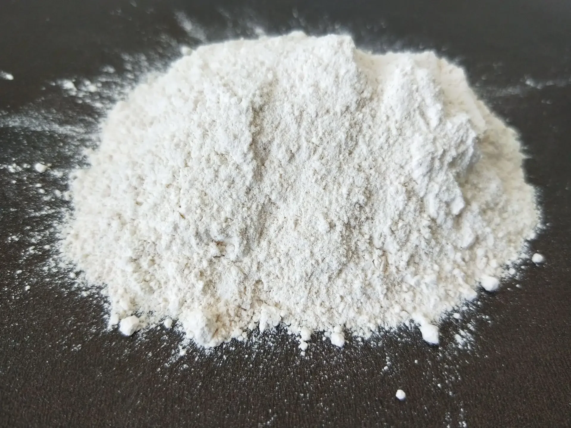 good quality Calcined zinc oxide ,direct method zinc oxide 99 %