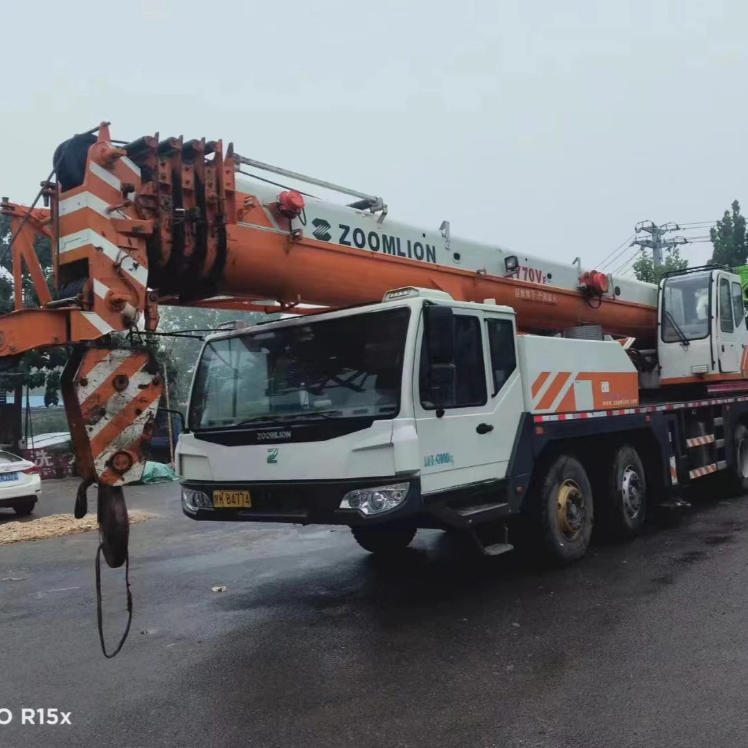 Good Condition Used China Crane  QY50V Truck Crane 50 ton With Low Price For Sale in Shanghai