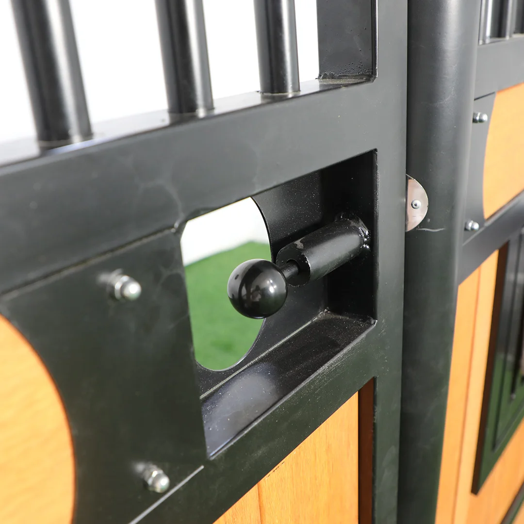 China Luxury Horse Stable Door Bamboo Simple Stable Stall Equipment High Quality Horse Stall Stables