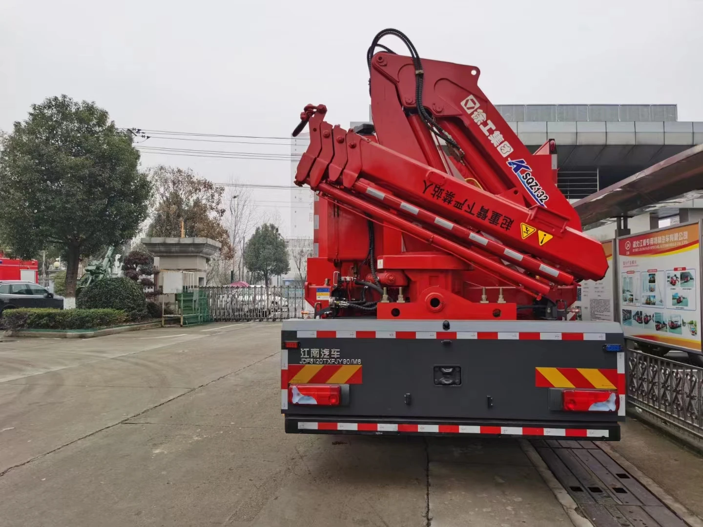 4x2 fire fighting truck