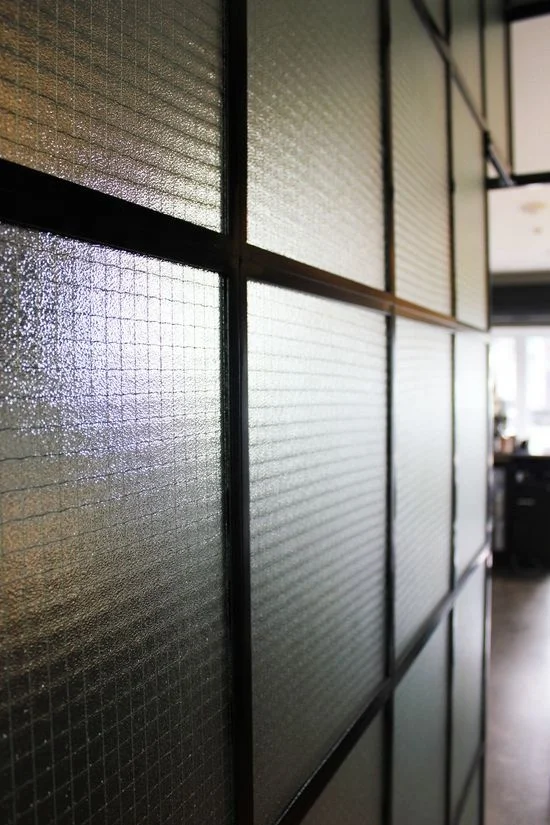 PARTNER GLASS Wire mesh glass 6MM 8MM Heat Resistant Fire Proof Artic patterned glass for decorative door